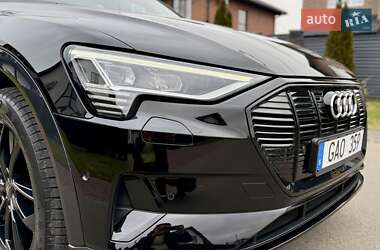 Внедорожник / Кроссовер Audi e-tron 2022 в 