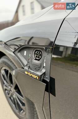 Внедорожник / Кроссовер Audi e-tron 2022 в 