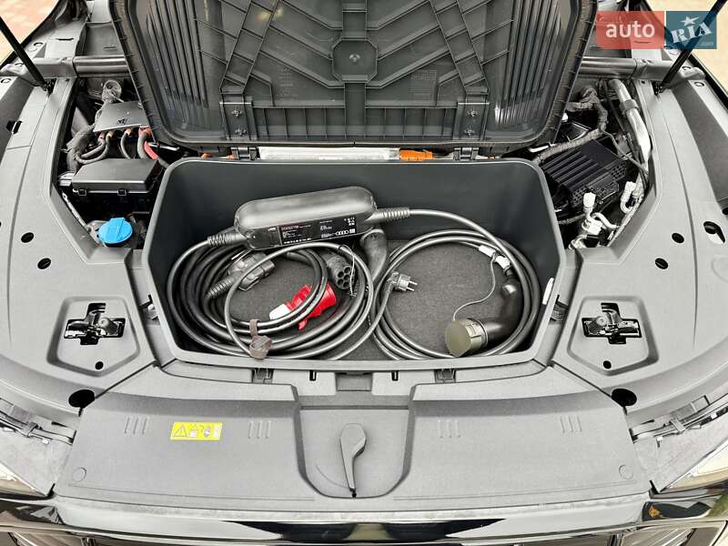 Позашляховик / Кросовер Audi e-tron 2022 в Києві