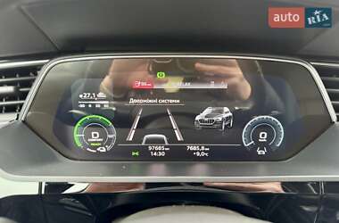Внедорожник / Кроссовер Audi e-tron 2022 в 