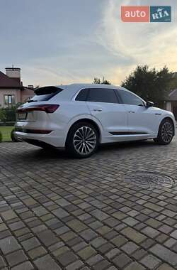 Позашляховик / Кросовер Audi e-tron 2019 в 