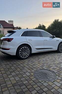 Позашляховик / Кросовер Audi e-tron 2019 в 