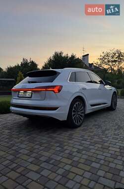 Позашляховик / Кросовер Audi e-tron 2019 в 