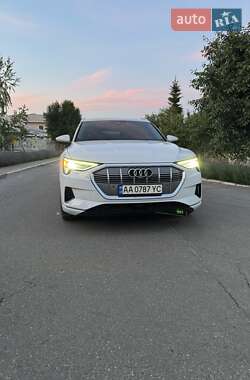 Позашляховик / Кросовер Audi e-tron 2019 в 