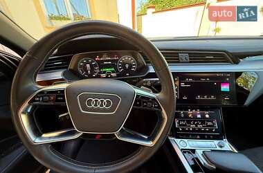 Внедорожник / Кроссовер Audi e-tron 2019 в 
