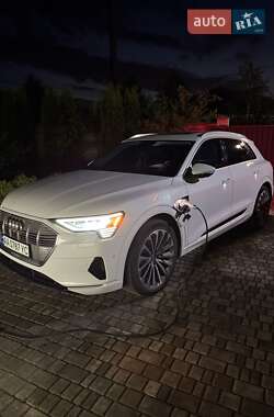Позашляховик / Кросовер Audi e-tron 2019 в 