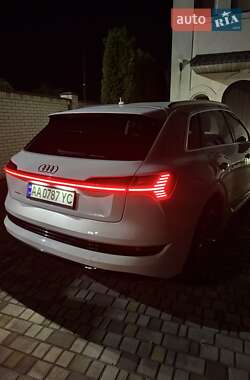 Позашляховик / Кросовер Audi e-tron 2019 в 