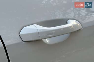 Внедорожник / Кроссовер Audi e-tron 2022 в 