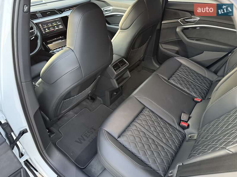 Внедорожник / Кроссовер Audi e-tron 2022 в Ужгороде