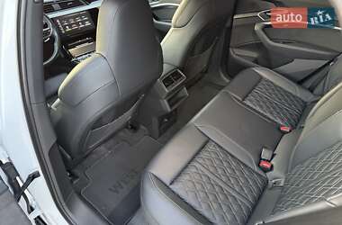 Внедорожник / Кроссовер Audi e-tron 2022 в 