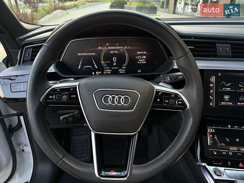Внедорожник / Кроссовер Audi e-tron 2022 в Ужгороде