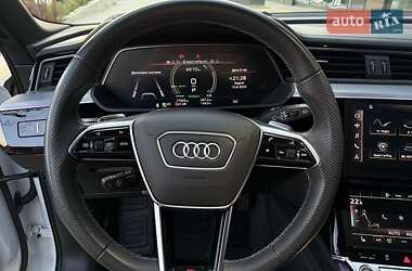Внедорожник / Кроссовер Audi e-tron 2022 в 