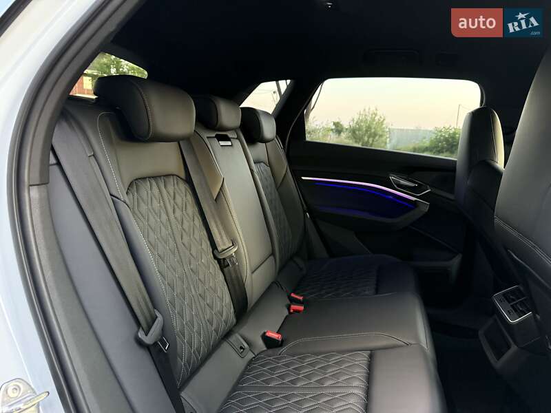 Внедорожник / Кроссовер Audi e-tron 2022 в Ужгороде