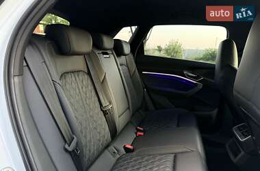 Внедорожник / Кроссовер Audi e-tron 2022 в 