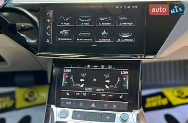Позашляховик / Кросовер Audi e-tron 2021 в 