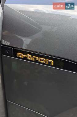 Внедорожник / Кроссовер Audi e-tron 2020 в 