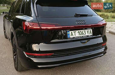 Внедорожник / Кроссовер Audi e-tron 2020 в 