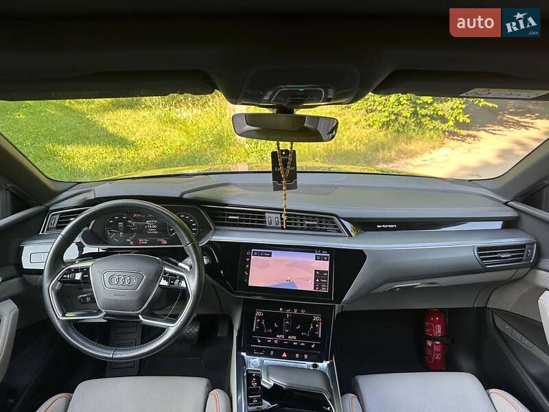 Позашляховик / Кросовер Audi e-tron 2019 в Тлумачі