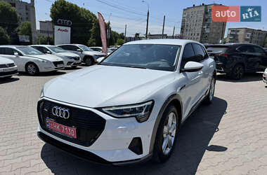 Внедорожник / Кроссовер Audi e-tron 2023 в 