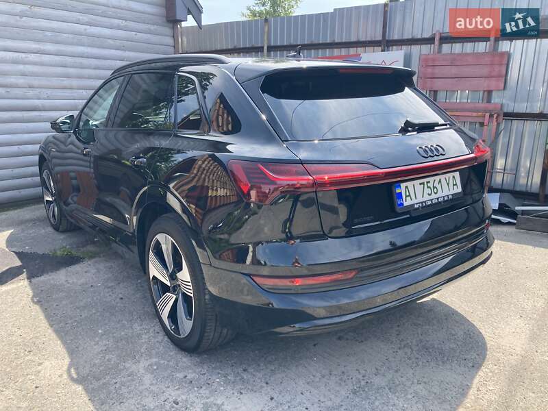 Внедорожник / Кроссовер Audi e-tron 2021 в Вишневом