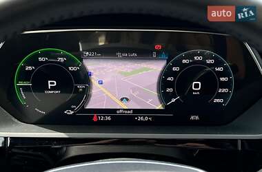 Позашляховик / Кросовер Audi e-tron 2021 в 
