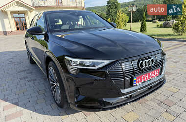 Внедорожник / Кроссовер Audi e-tron 2020 в Сваляве