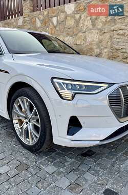 Внедорожник / Кроссовер Audi e-tron 2020 в 