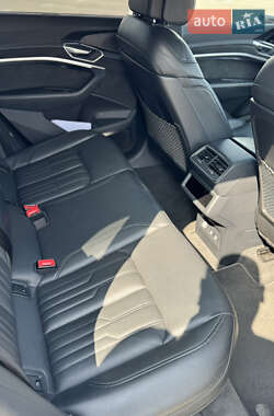 Внедорожник / Кроссовер Audi e-tron 2019 в 
