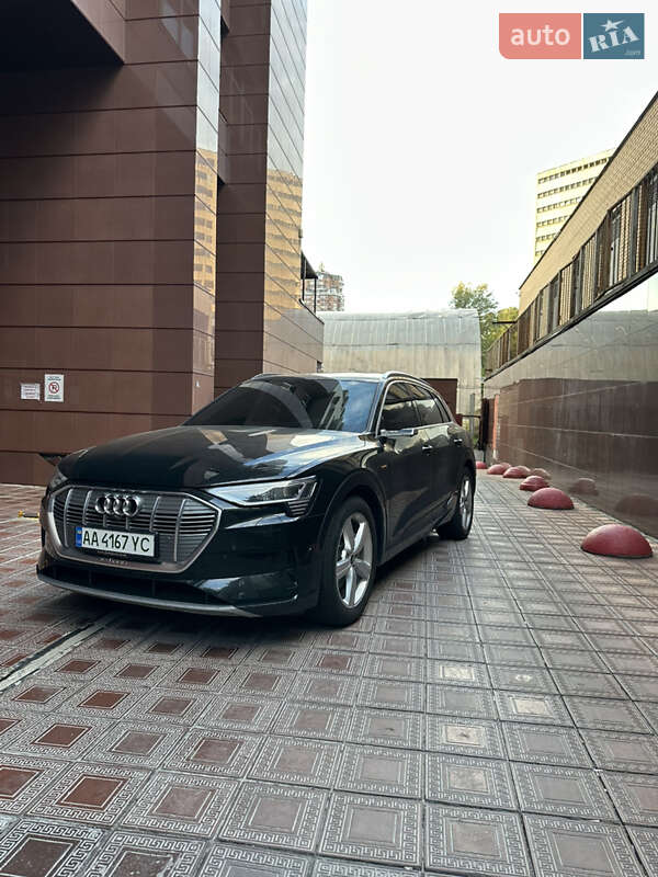 Audi e-tron 2019