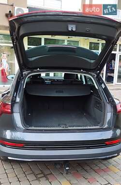 Внедорожник / Кроссовер Audi e-tron 2019 в 