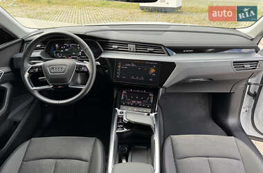 Внедорожник / Кроссовер Audi e-tron 2023 в 