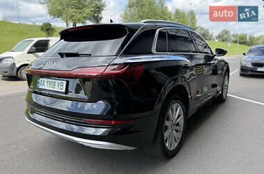Внедорожник / Кроссовер Audi e-tron 2019 в 
