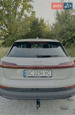 Внедорожник / Кроссовер Audi e-tron 2021 в 