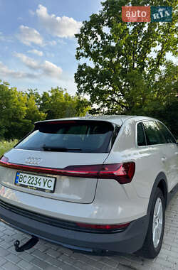Внедорожник / Кроссовер Audi e-tron 2021 в 