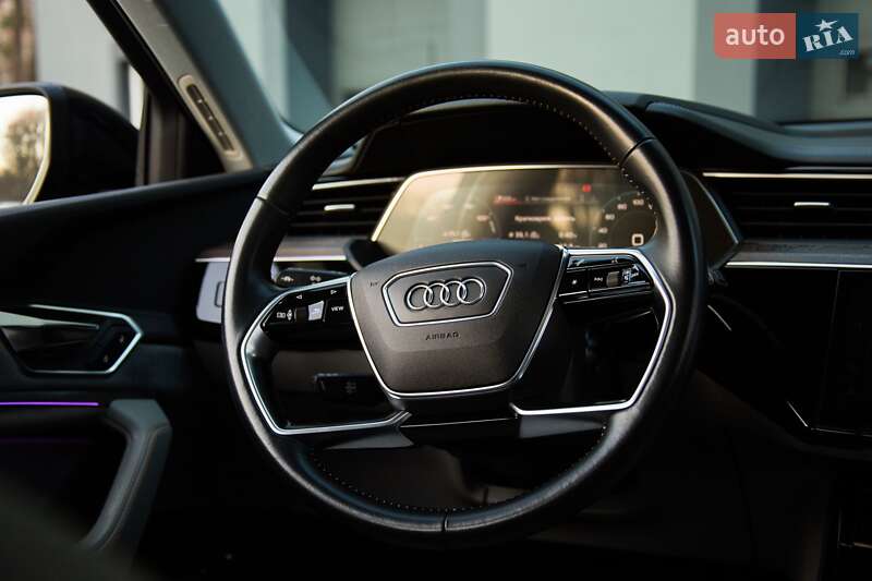 Внедорожник / Кроссовер Audi e-tron 2019 в Киеве