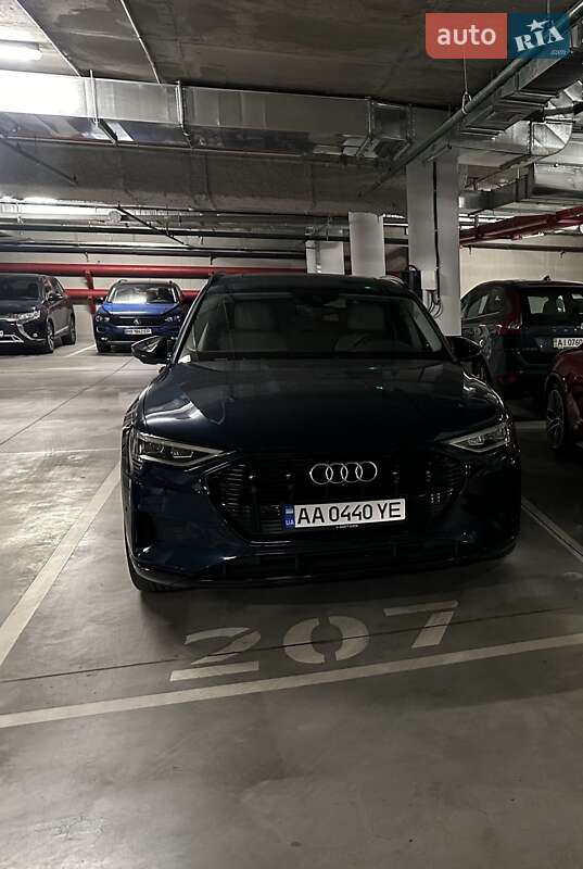 Внедорожник / Кроссовер Audi e-tron 2019 в Киеве