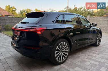 Внедорожник / Кроссовер Audi e-tron 2020 в 