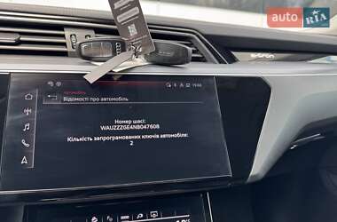 Внедорожник / Кроссовер Audi e-tron 2022 в 