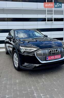 Внедорожник / Кроссовер Audi e-tron 2022 в 