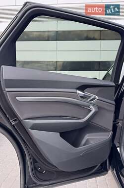 Внедорожник / Кроссовер Audi e-tron 2022 в 