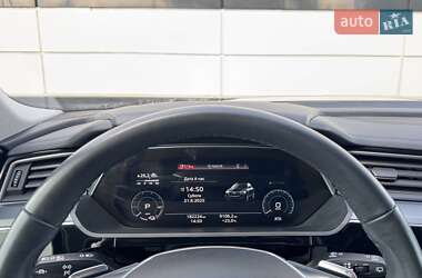 Внедорожник / Кроссовер Audi e-tron 2022 в 