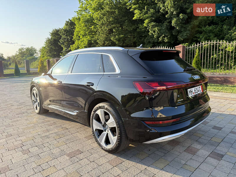 Внедорожник / Кроссовер Audi e-tron 2020 в Сваляве