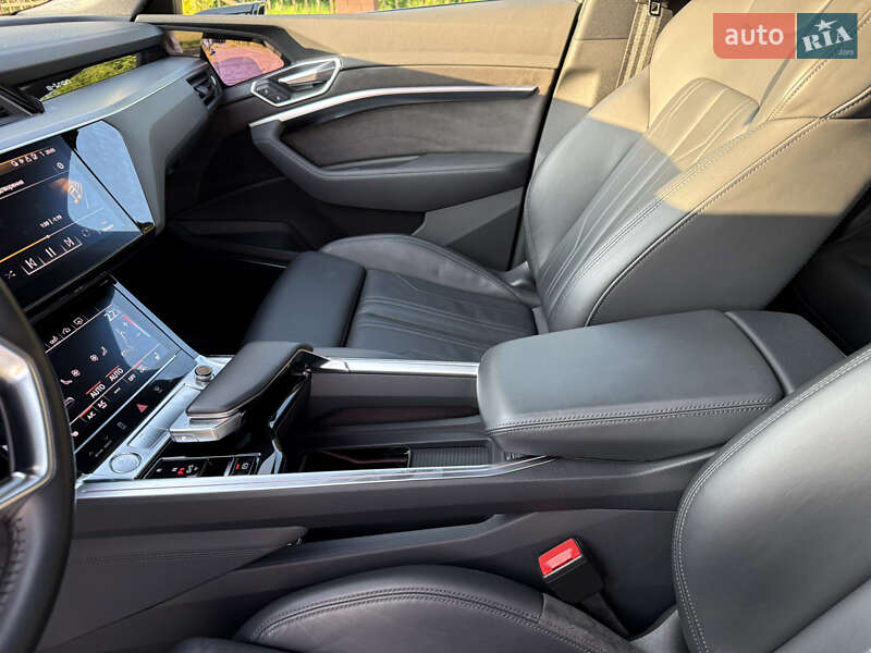 Внедорожник / Кроссовер Audi e-tron 2020 в Сваляве