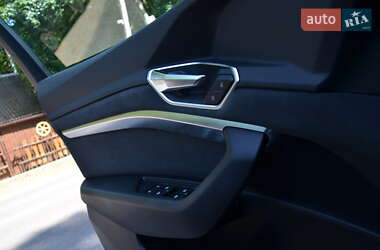 Внедорожник / Кроссовер Audi e-tron 2020 в 