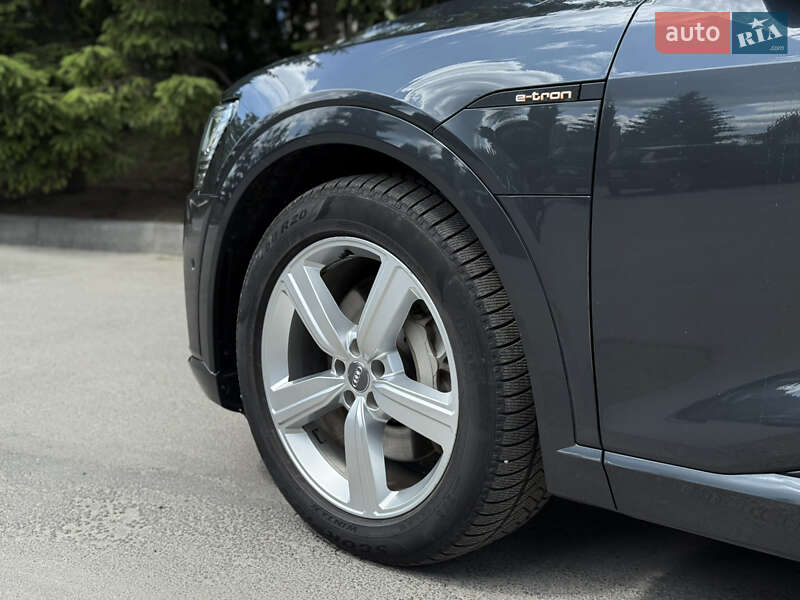 Внедорожник / Кроссовер Audi e-tron 2019 в Тернополе