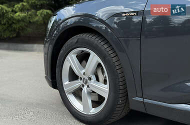 Внедорожник / Кроссовер Audi e-tron 2019 в 
