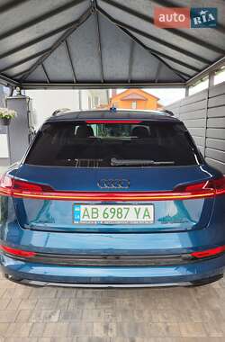 Позашляховик / Кросовер Audi e-tron 2019 в 