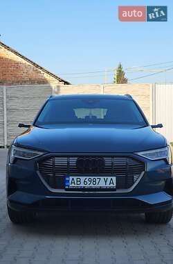 Позашляховик / Кросовер Audi e-tron 2019 в 