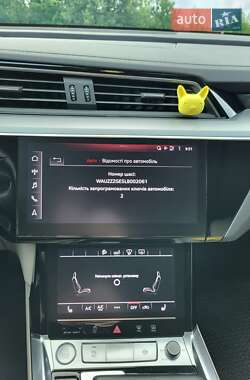 Позашляховик / Кросовер Audi e-tron 2019 в 