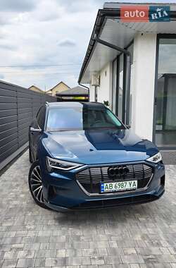 Позашляховик / Кросовер Audi e-tron 2019 в 